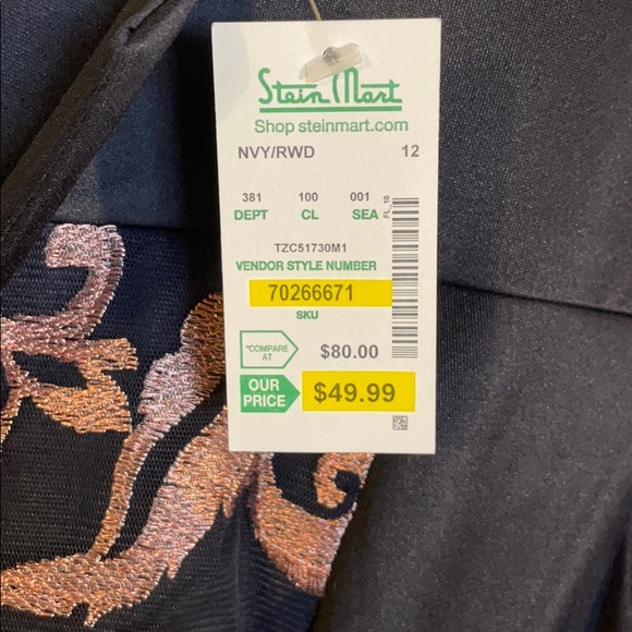 Dress - Picture 4 of 4